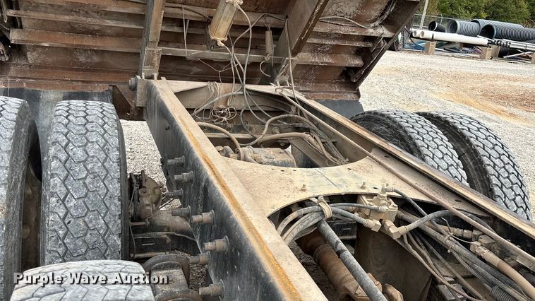 image for item ED2276 2001 Mack RD dump truck