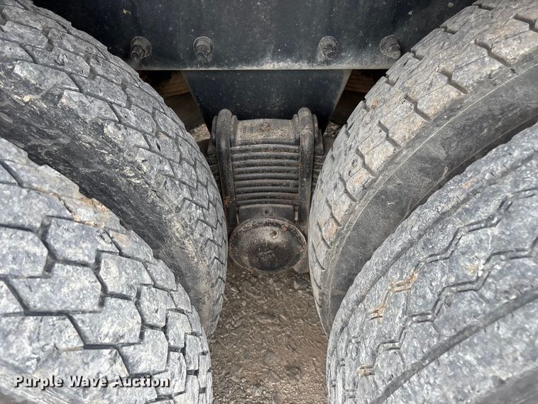 image for item ED2276 2001 Mack RD dump truck