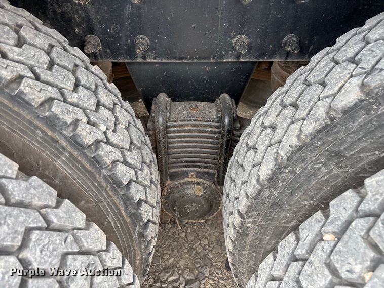 image for item ED2276 2001 Mack RD dump truck