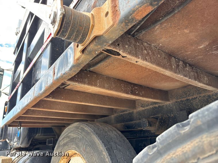 image for item ED2276 2001 Mack RD dump truck