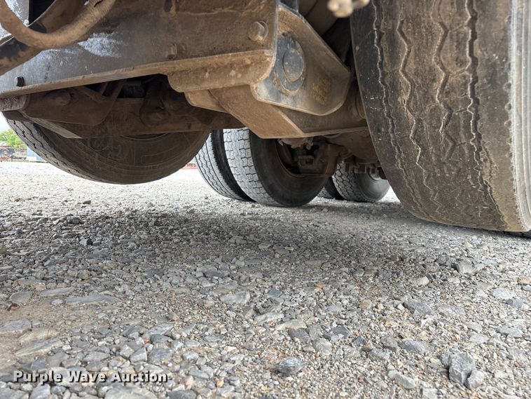 image for item ED2276 2001 Mack RD dump truck