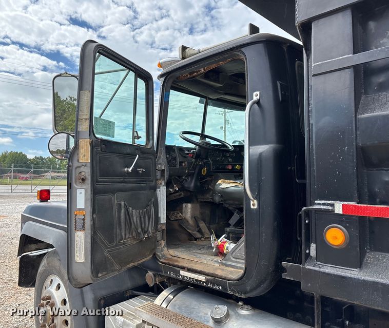 image for item ED2276 2001 Mack RD dump truck