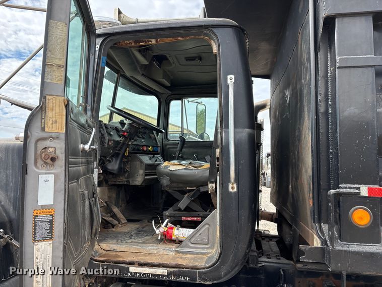 image for item ED2276 2001 Mack RD dump truck