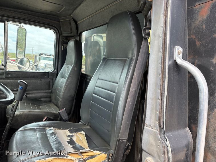 image for item ED2276 2001 Mack RD dump truck