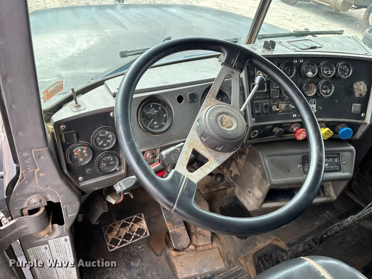 image for item ED2276 2001 Mack RD dump truck