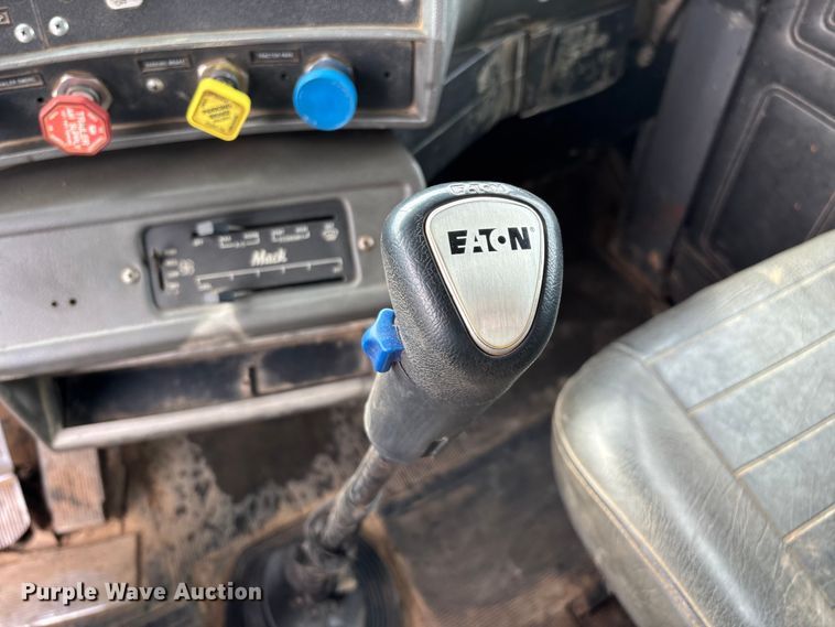 image for item ED2276 2001 Mack RD dump truck