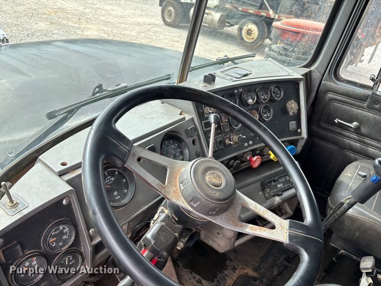 image for item ED2276 2001 Mack RD dump truck