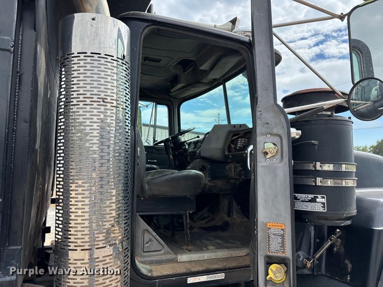 image for item ED2276 2001 Mack RD dump truck