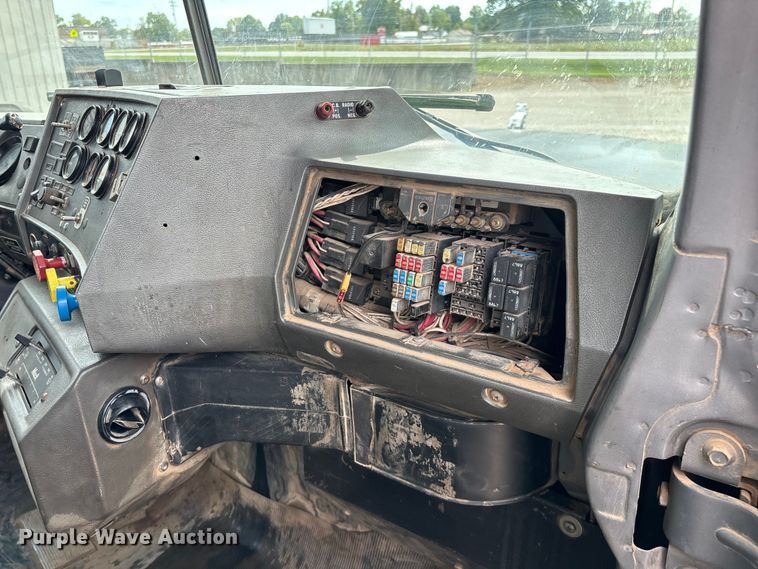 image for item ED2276 2001 Mack RD dump truck