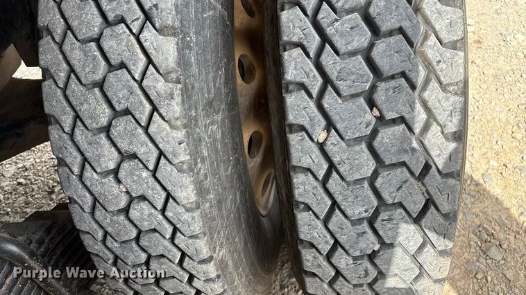 image for item ED2276 2001 Mack RD dump truck