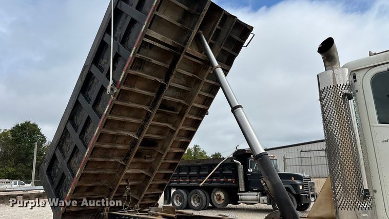 image for item ED2277 2006 International 5500i dump truck