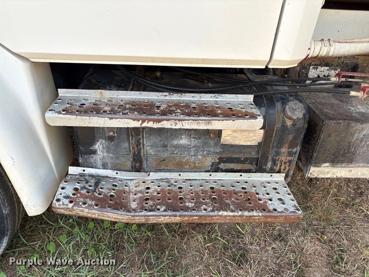 image for item ED5867 1998 Freightliner FL70 water truck