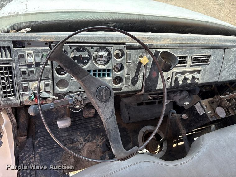 image for item ED5867 1998 Freightliner FL70 water truck