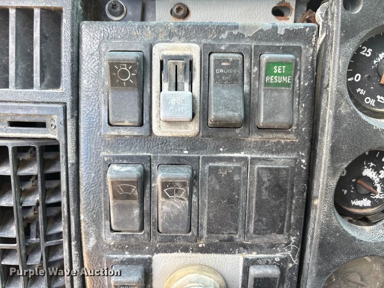 image for item ED5867 1998 Freightliner FL70 water truck