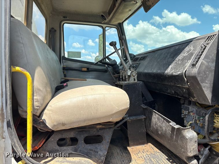 image for item ED5867 1998 Freightliner FL70 water truck