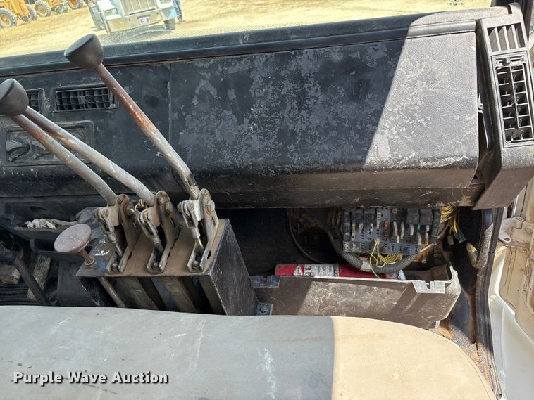 image for item ED5867 1998 Freightliner FL70 water truck