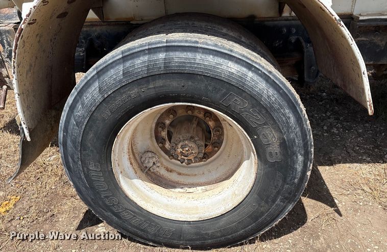 image for item ED5867 1998 Freightliner FL70 water truck