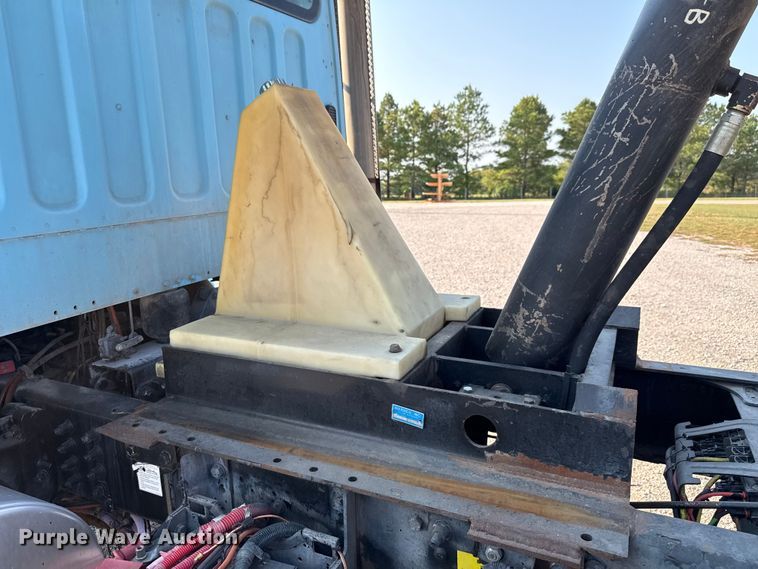 image for item ED5903 2010 Freightliner M2 dump truck