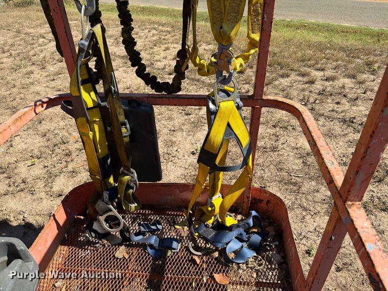 image for item ED5932 2013 JLG 600AJN boom lift