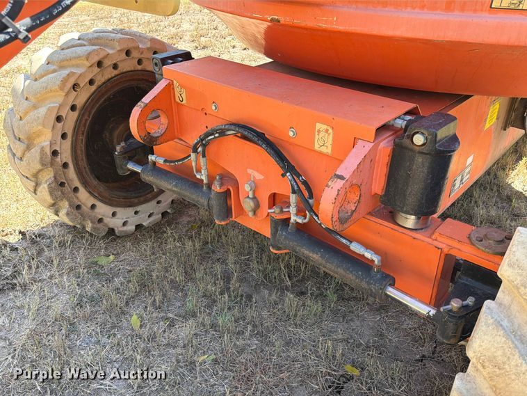 image for item ED5932 2013 JLG 600AJN boom lift