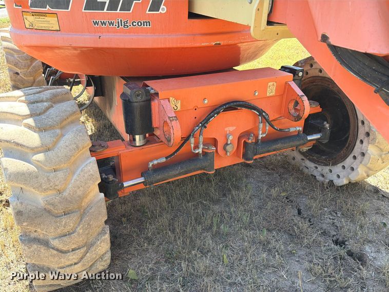 image for item ED5932 2013 JLG 600AJN boom lift
