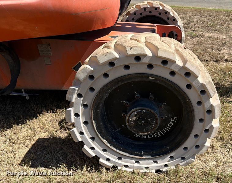 image for item ED5932 2013 JLG 600AJN boom lift