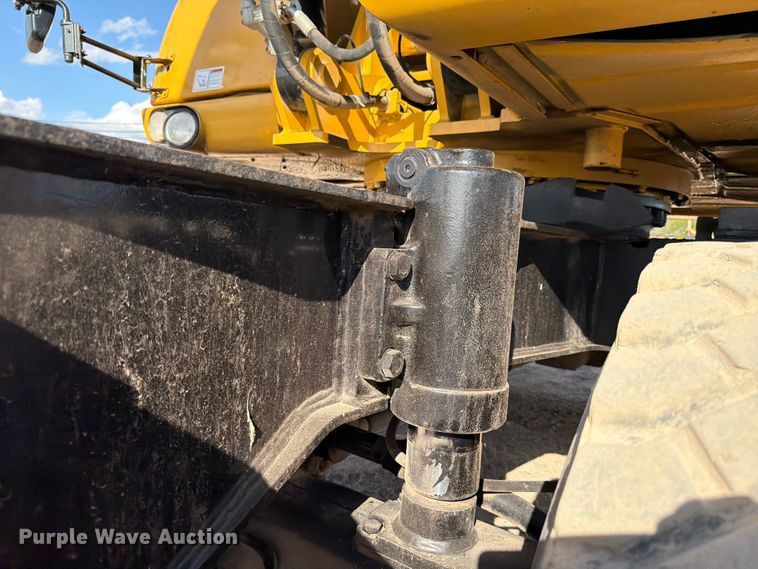 image for item ED5963 2011 Caterpillar M318D wheeled excavator