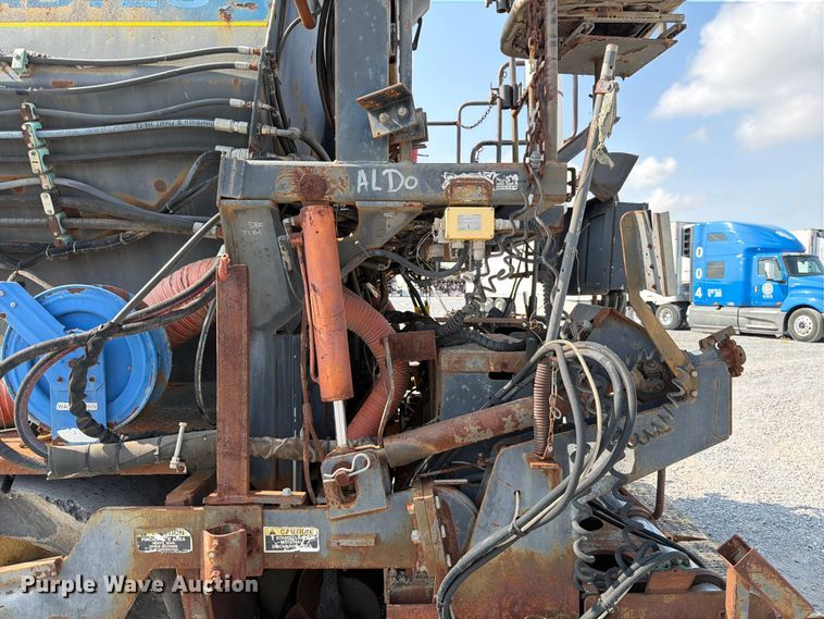 image for item ED5965 2003 Roadtec SP-100B paver