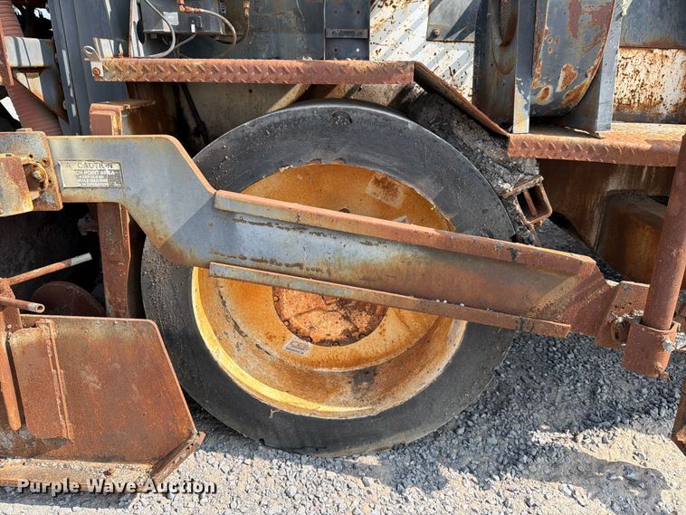 image for item ED5965 2003 Roadtec SP-100B paver