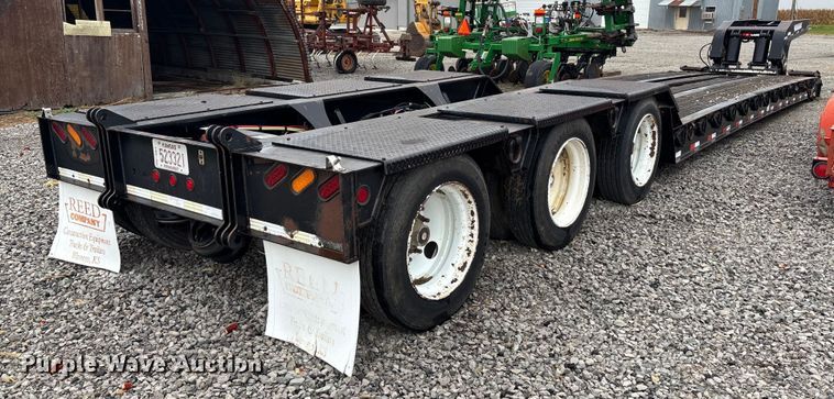 image for item EE4042 2009 Towmaster  lowboy equipment trailer