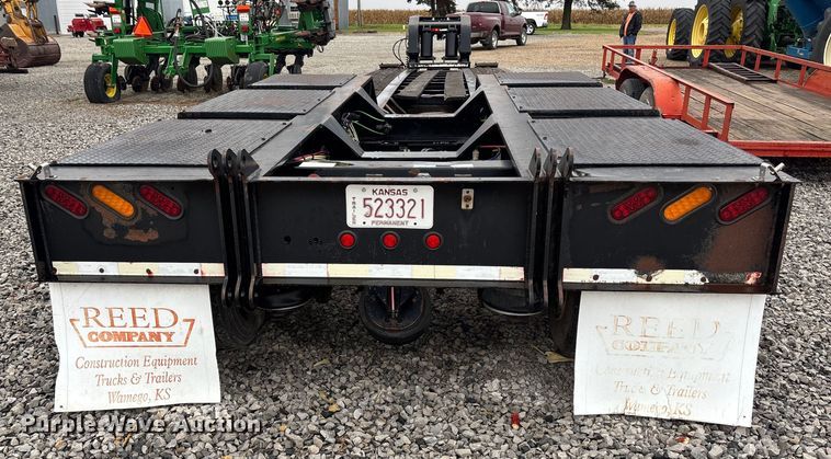 image for item EE4042 2009 Towmaster  lowboy equipment trailer