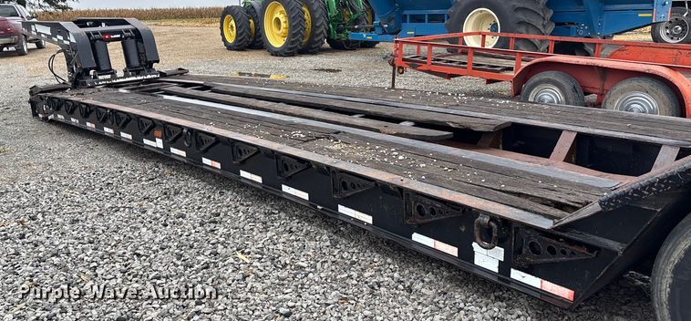 image for item EE4042 2009 Towmaster  lowboy equipment trailer