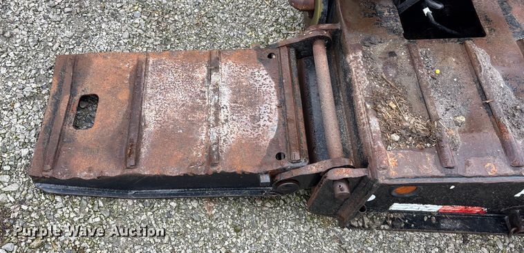 image for item EE4042 2009 Towmaster  lowboy equipment trailer