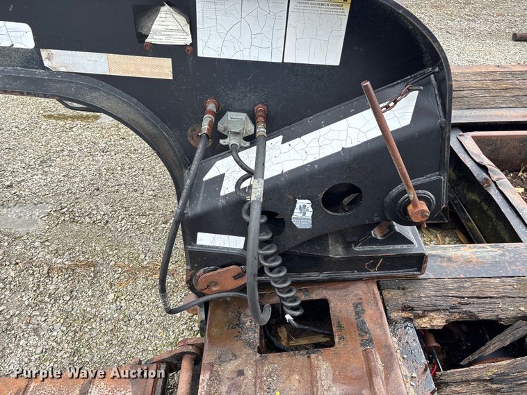 image for item EE4042 2009 Towmaster  lowboy equipment trailer