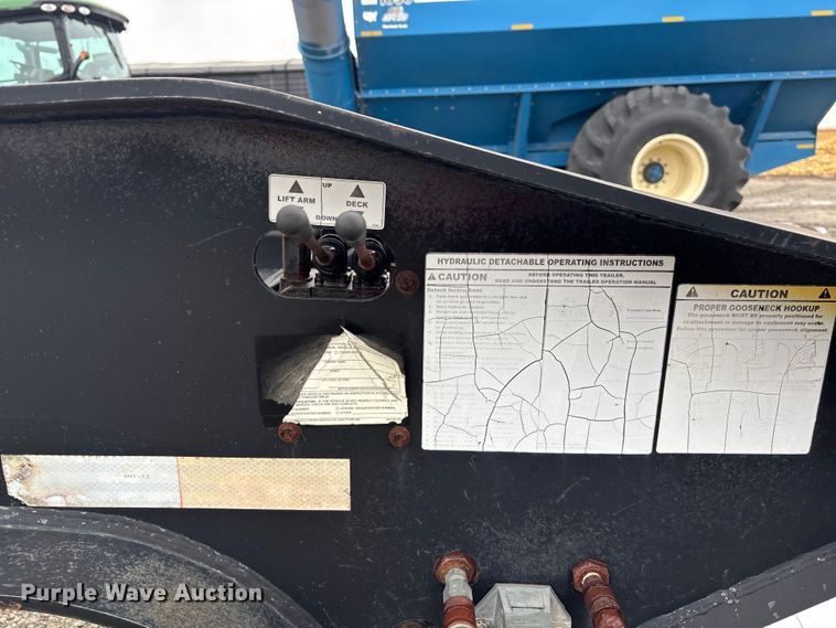 image for item EE4042 2009 Towmaster  lowboy equipment trailer