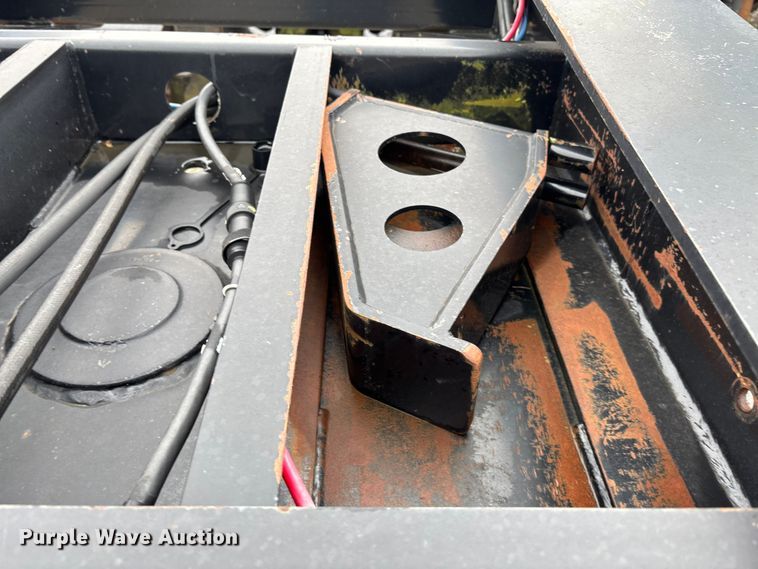 image for item EE4042 2009 Towmaster  lowboy equipment trailer