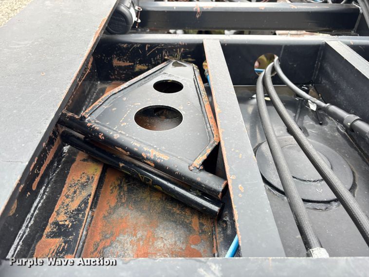 image for item EE4042 2009 Towmaster  lowboy equipment trailer