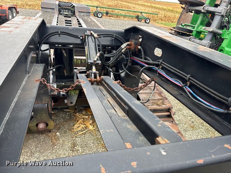 image for item EE4042 2009 Towmaster  lowboy equipment trailer