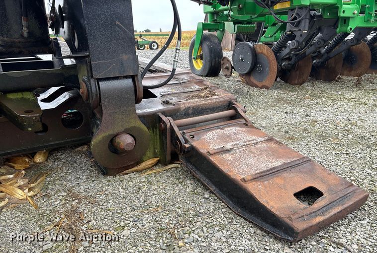 image for item EE4042 2009 Towmaster  lowboy equipment trailer