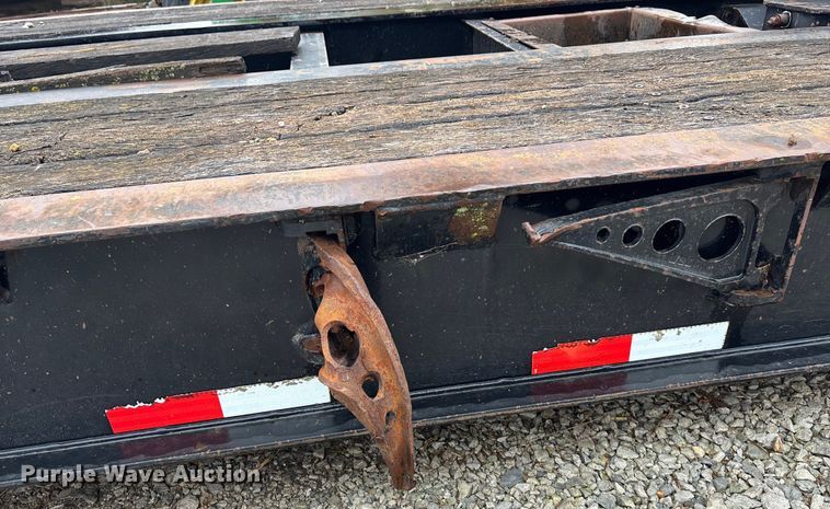 image for item EE4042 2009 Towmaster  lowboy equipment trailer