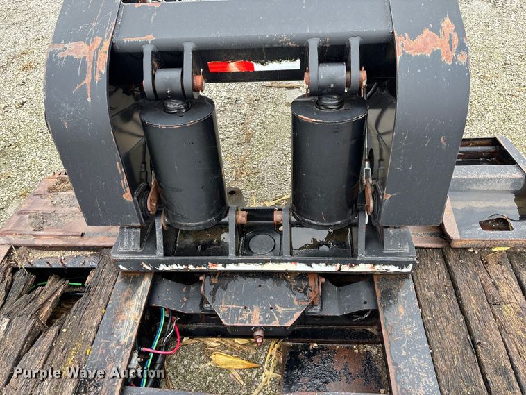 image for item EE4042 2009 Towmaster  lowboy equipment trailer