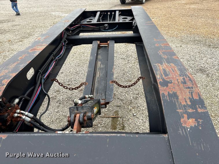image for item EE4042 2009 Towmaster  lowboy equipment trailer