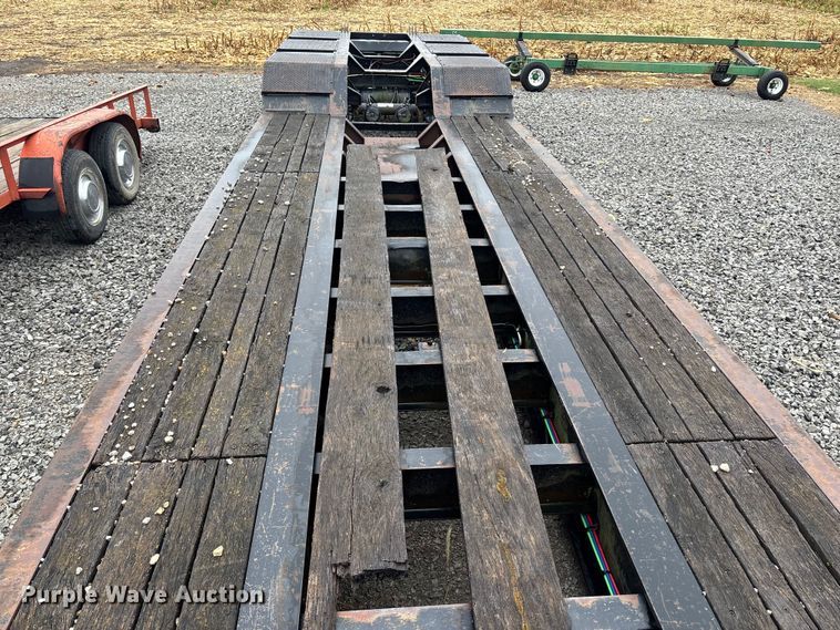 image for item EE4042 2009 Towmaster  lowboy equipment trailer