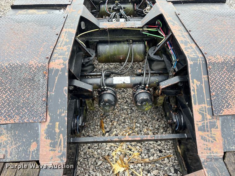 image for item EE4042 2009 Towmaster  lowboy equipment trailer