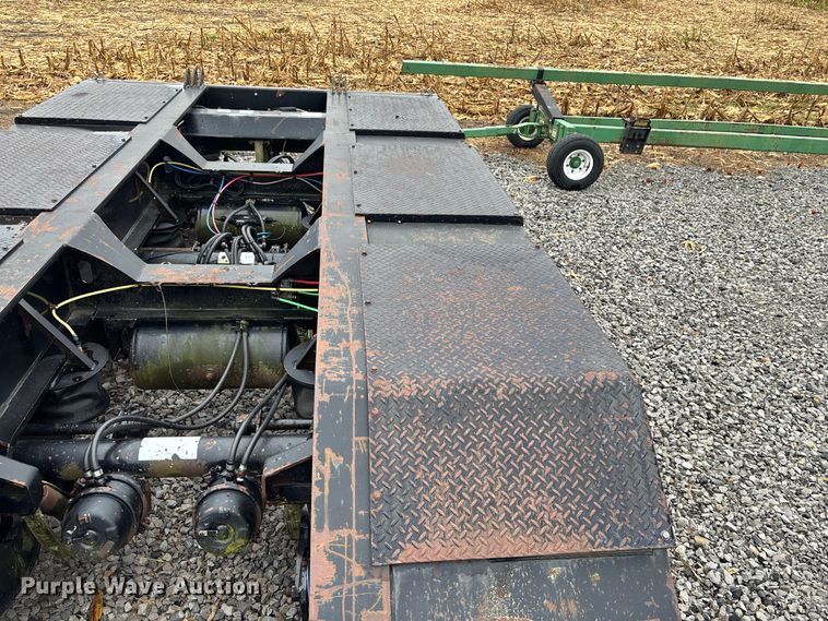 image for item EE4042 2009 Towmaster  lowboy equipment trailer