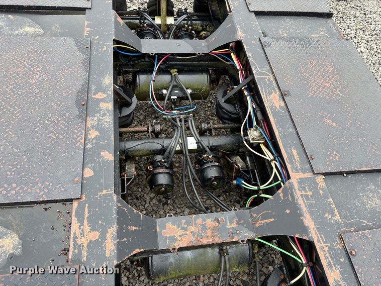 image for item EE4042 2009 Towmaster  lowboy equipment trailer