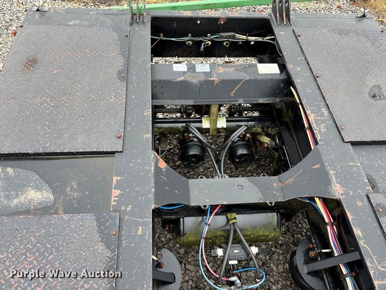 image for item EE4042 2009 Towmaster  lowboy equipment trailer