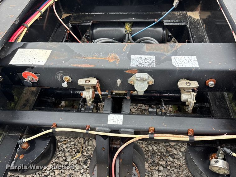 image for item EE4042 2009 Towmaster  lowboy equipment trailer