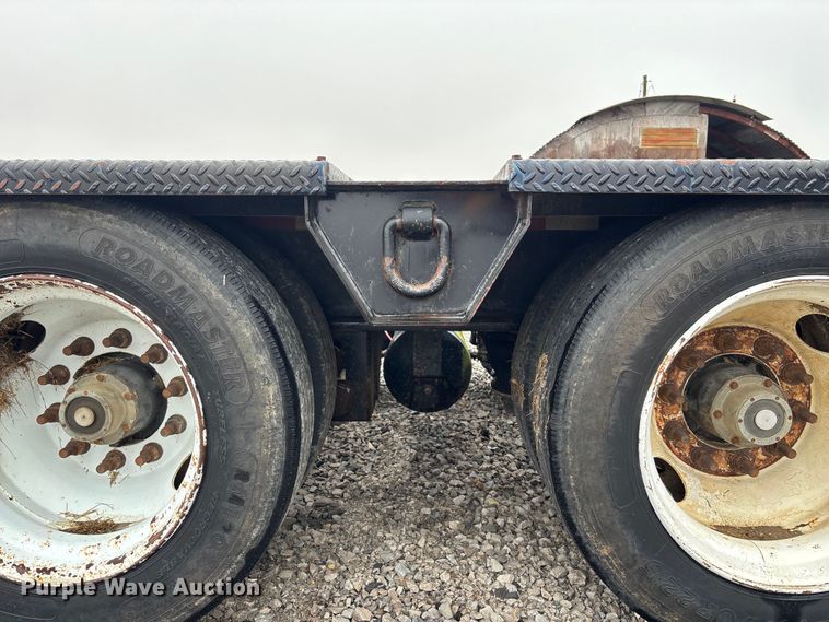 image for item EE4042 2009 Towmaster  lowboy equipment trailer