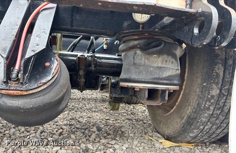 image for item EE4042 2009 Towmaster  lowboy equipment trailer